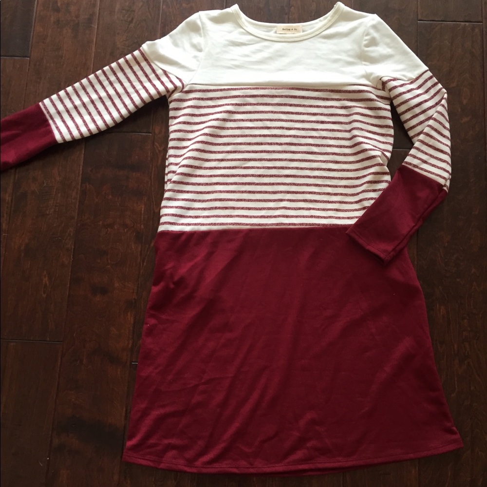 Boutique small color blocked dress with pockets